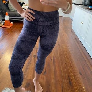 lululemon purple align crops size 6